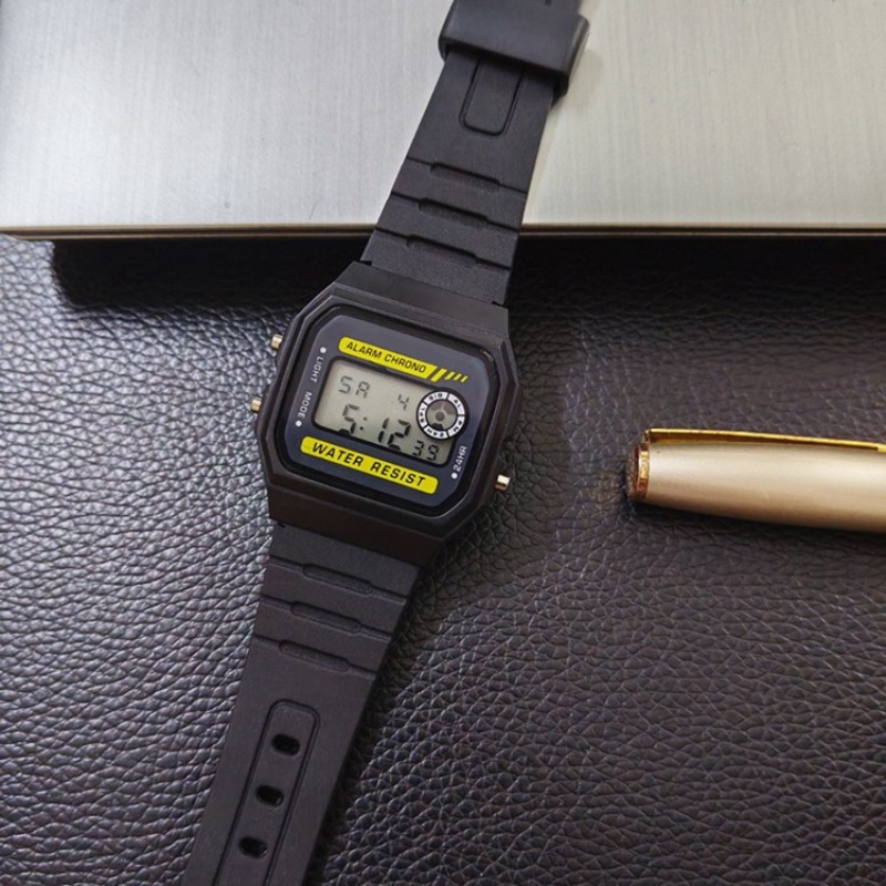 Orologio Digitale Multifunzion - Home Security Electronics recensione e prezzo